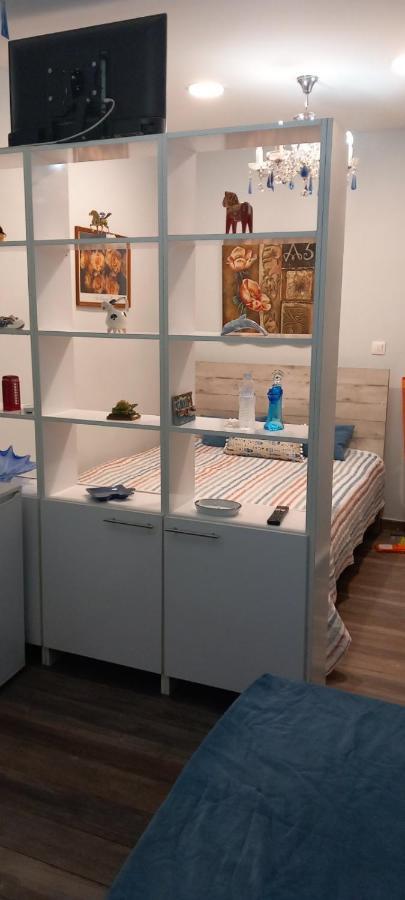 πολυτελεσ στουντιο φαληρο πλησιον ραδιο σιτυ Thessaloniki